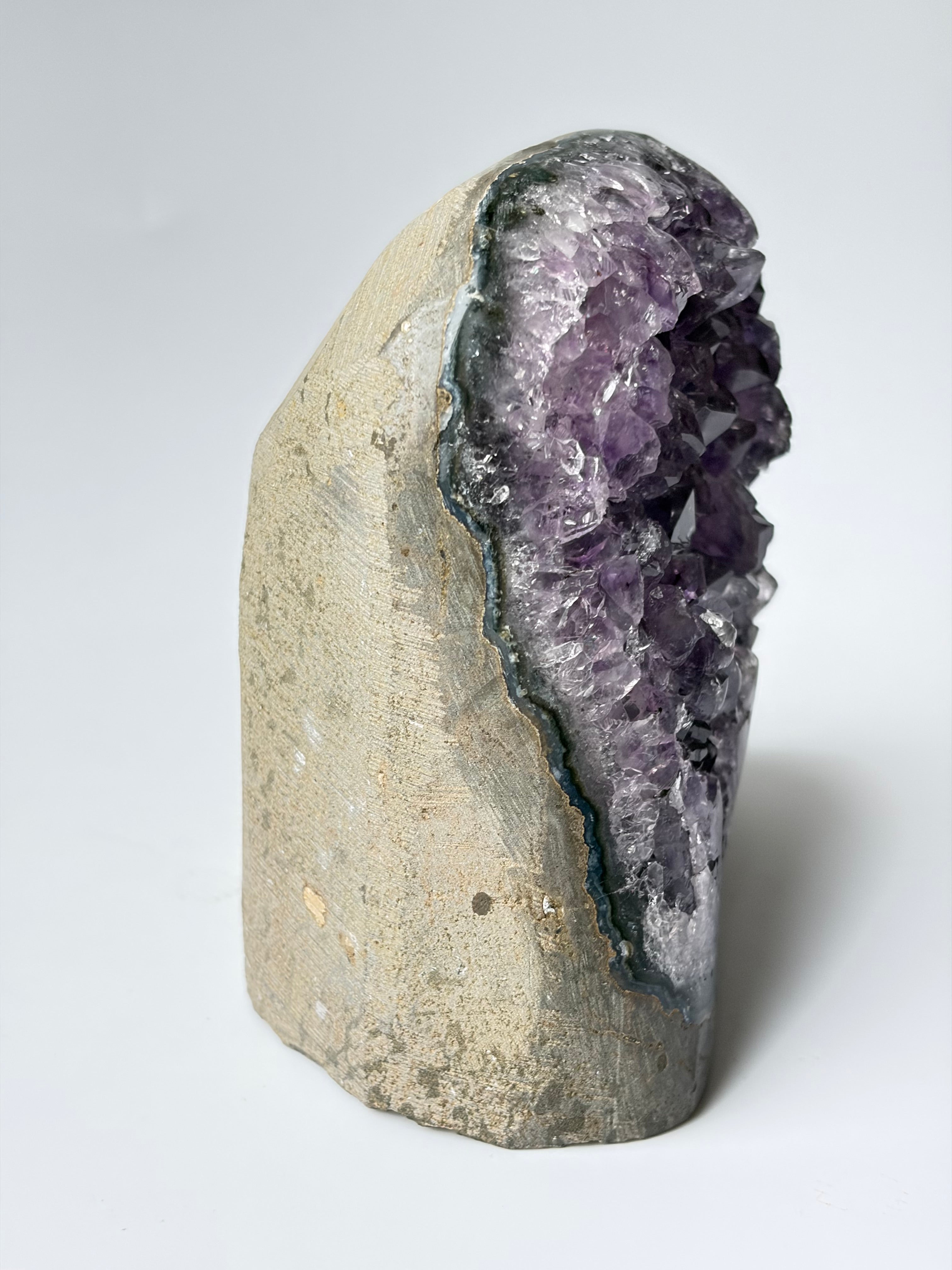 A Grade Uruguayan Amethyst Geode – Polished Cut Base (806g, 9.5cm)